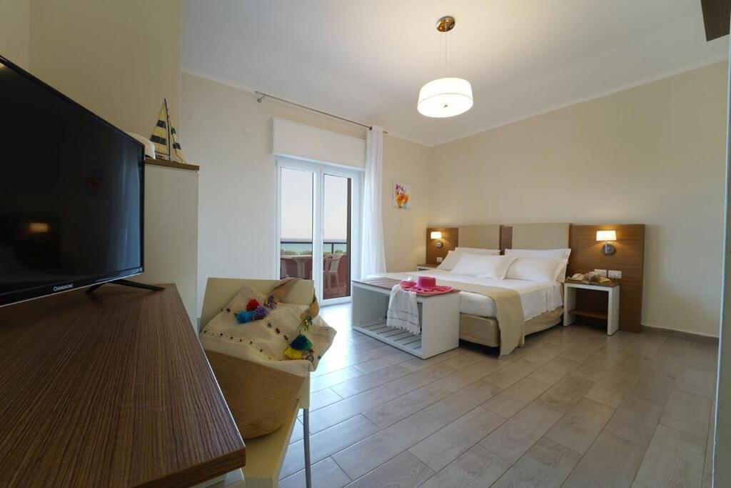Hotel Villaggio Casarossa Crotone Exterior foto
